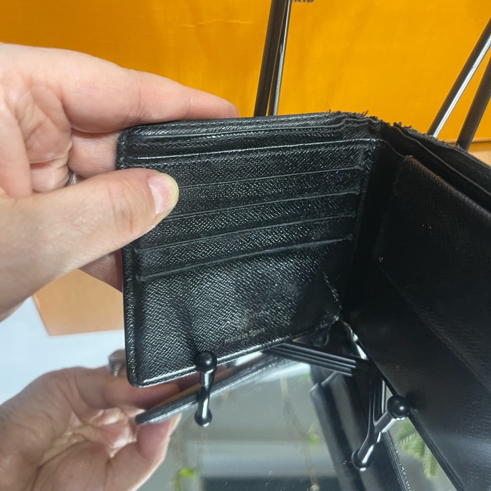 Authentic Louis Vuitton Men’s Leather Wallet - Picture 6 of 8